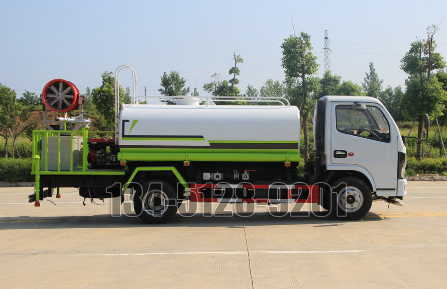 国六东风5吨喷雾洒水车