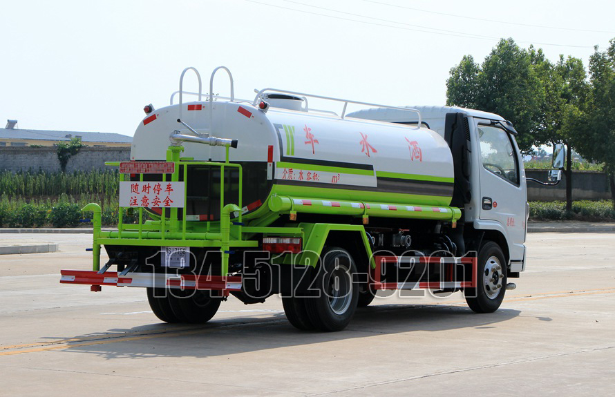 国六东风小多利卡5方 洒水车