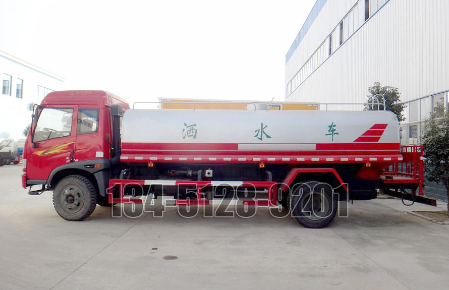解放9吨洒水车