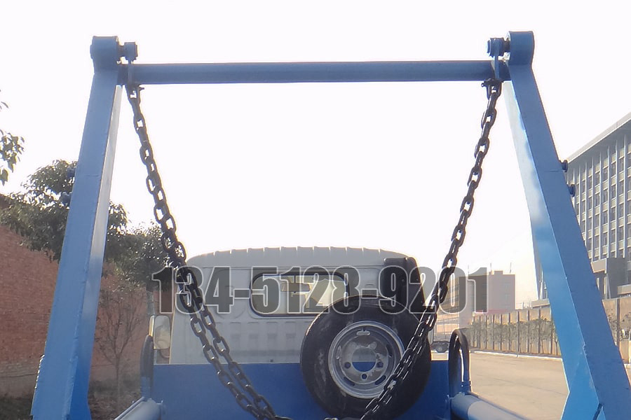 东风4方摆臂垃圾车