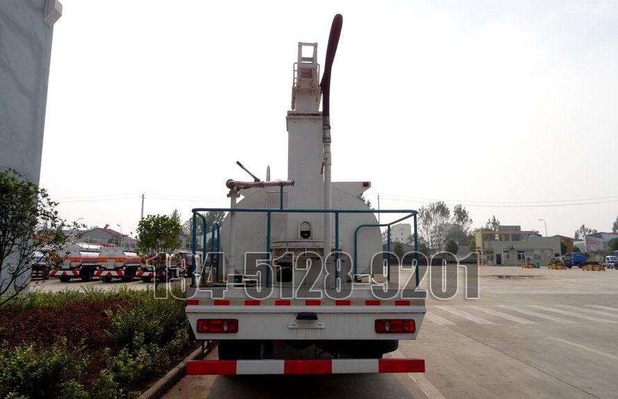 东风天锦铁路降尘车