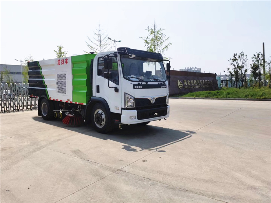 国六东风大福瑞卡8吨 扫路车