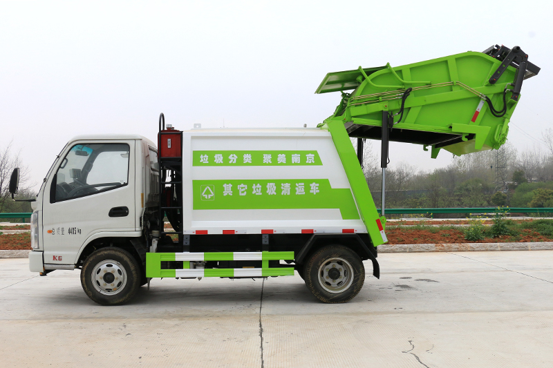 国六蓝牌4方凯马压缩垃圾车