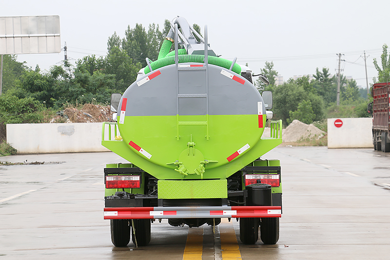 国六东风小福瑞卡5方 吸粪车