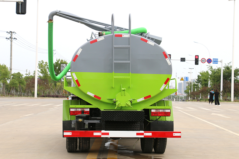国六东风大福瑞卡9方 吸粪车