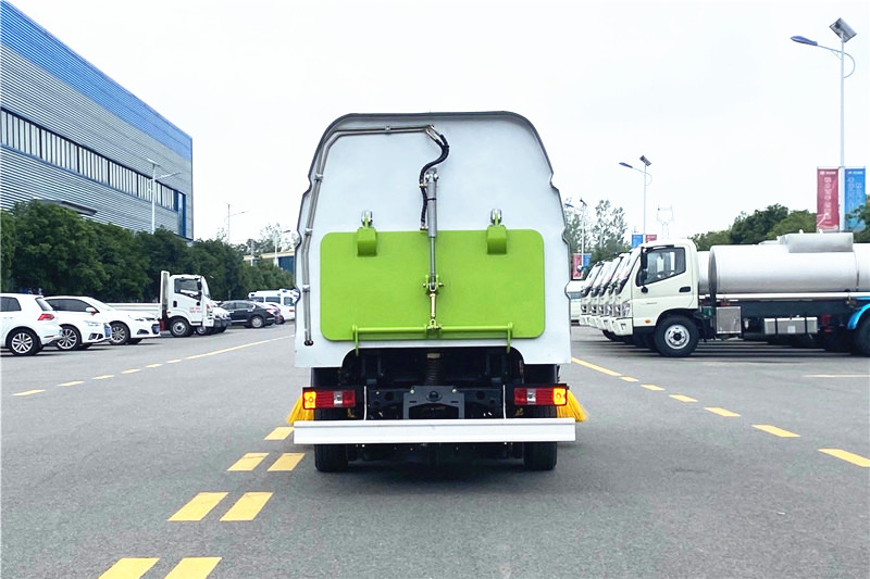 国六长安3方  扫路车