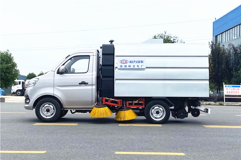 国六长安3方  扫路车