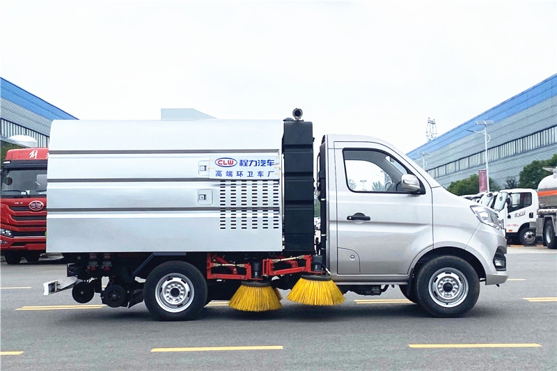 国六长安3方  扫路车