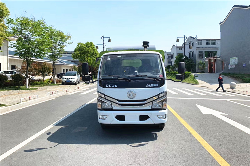 国六东风小多利卡5方 吸尘车