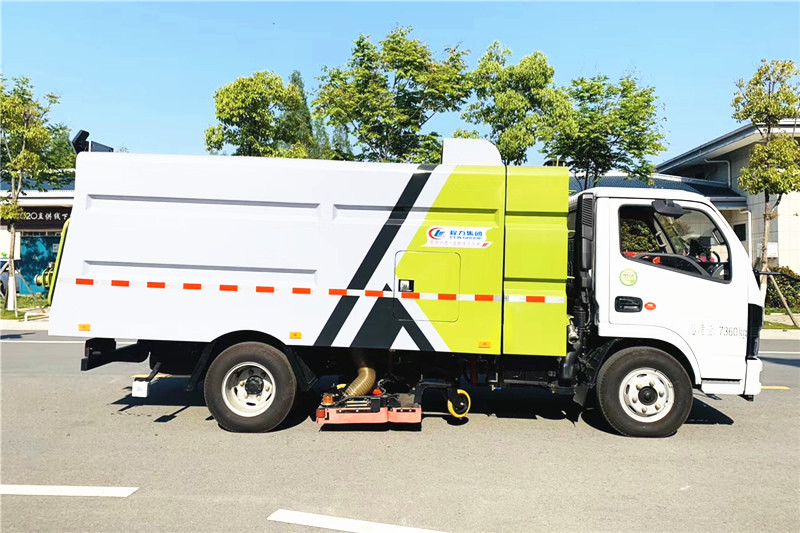 国六东风小多利卡5方 吸尘车