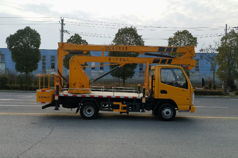 凯马蓝牌13.5米折臂式高空作业车